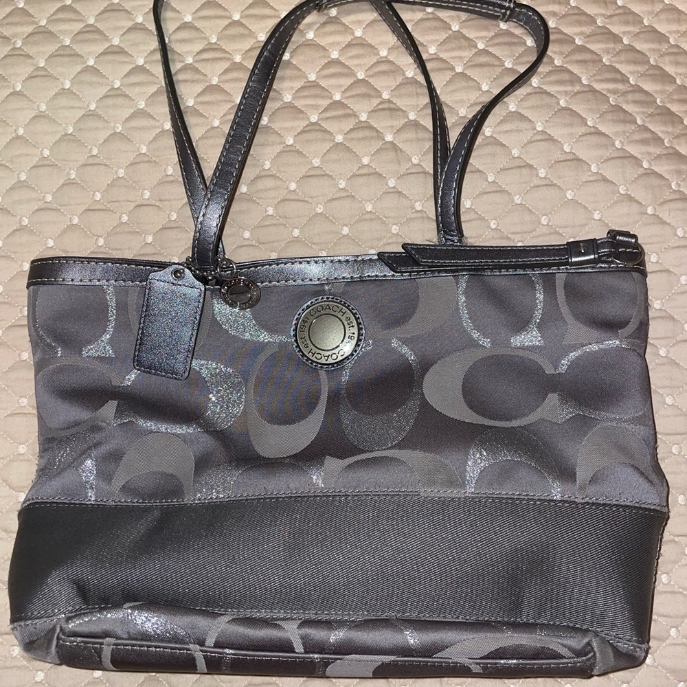 Vintage coach silver shoulder purse with pink interior